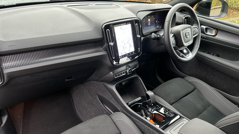 Volvo XC40 2.0 B4P Plus Dark 5dr Auto Petrol Estate